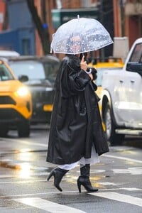 Irina-Shayk---Out-in-Manhattan-06.jpg