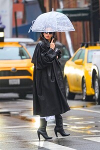 Irina-Shayk---Out-in-Manhattan-10.jpg