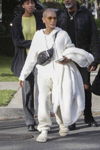 Jada-Pinkett-Smith---With-daughter-Willow-Smith-out-in-West-Hollywood-14.jpg
