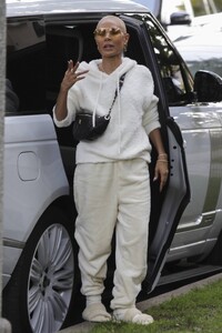 Jada-Pinkett-Smith---With-daughter-Willow-Smith-out-in-West-Hollywood-22.jpg