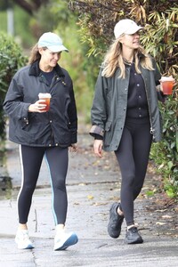 Jennifer-Garner---Seen-on-the-streets-of-Marina-Del-Rey-03.jpg