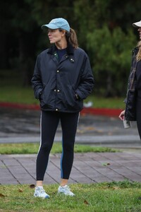 Jennifer-Garner---Seen-on-the-streets-of-Marina-Del-Rey-21.jpg