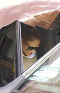 Jennifer-Lopez---Out-in-Los-Angeles-06.jpg