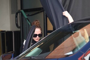 Jennifer-Lopez---Spotted-at-a-gym-in-Los-Angeles-04.jpg