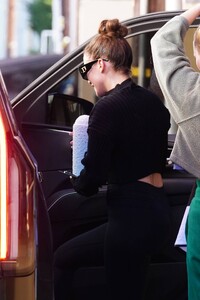 Jennifer-Lopez---Spotted-at-a-gym-in-Los-Angeles-16.jpg