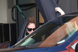 Jennifer-Lopez---Spotted-at-a-gym-in-Los-Angeles-24.jpg