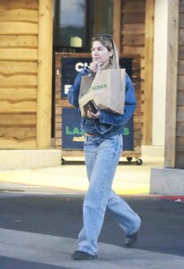 Jessica-Hart---Seen-during-shopping-in-Los-Feliz-04.jpg