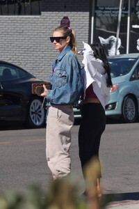 Jessica-Hart---Seen-while-shopping-at-Gelsons-08.jpg