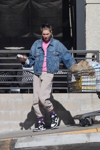 Jessica-Hart---Seen-while-shopping-at-Gelsons-13.jpg