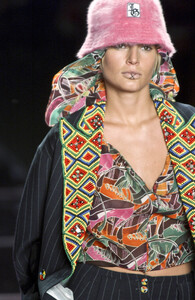 JohnGalliano2002SS8.thumb.jpg.ea608478ea72aaa6bd769b5fc5fd5e08.jpg