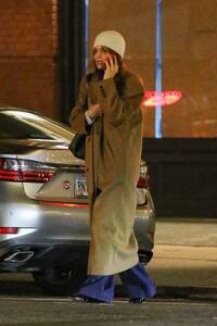 Katie-Holmes---On-a-night-dinner-outing-in-New-York-11.jpg