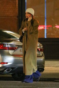 Katie-Holmes---On-a-night-dinner-outing-in-New-York-14.jpg