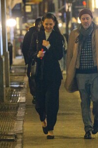 Katie-Holmes---Steps-out-for-dinner-with-producer-Michael-Fitzgerald-in-New-York-02.jpg