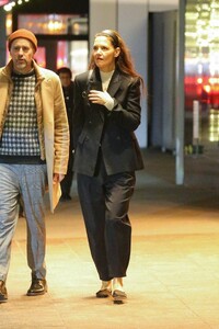 Katie-Holmes---Steps-out-for-dinner-with-producer-Michael-Fitzgerald-in-New-York-07.jpg