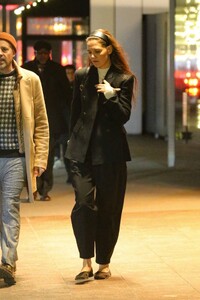 Katie-Holmes---Steps-out-for-dinner-with-producer-Michael-Fitzgerald-in-New-York-12.jpg