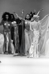 Khadija_Thierry_Mugler_SS1986_07.jpg