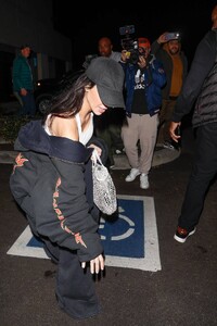 Kim-Kardashian---Exits-sons-Saints-basketball-game-at-Sports-Academy-in-Thousand-Oaks-13.jpg