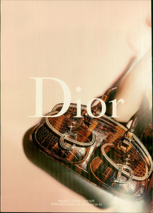 Knight_Dior_Fall_Winter_2005_06_01.thumb.png.17621e5a9190eb89b797364ddbc4bba9.png