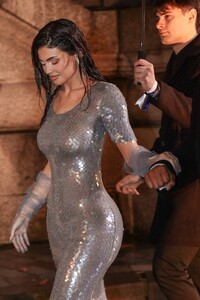 Kylie-Jenner---Seen-at-Mason-Margielas-Paris-show-amid-rain-03.jpg