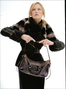 Lagerfeld_Fendi_Fall_Winter_2005_06_02.thumb.png.0110004173bb7ea5345c1f5ae137b924.png