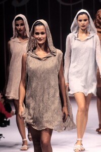LesCopains1995WomenRTW46.thumb.jpg.cf327f9f90c5161fe702c6386358d748.jpg