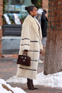 Lori_Harvey_heads_to_Revolve_with_her_mom_Marjorie_in_Aspen_12-15-2023__4_.jpg