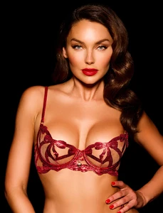 Margot_Bra_Front4_2100x.webp