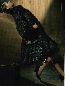 McDean_Giorgio_Armani_Fall_Winter_2005_06_01.thumb.png.35f7f4c83b3818edaf0266ee41518207.png