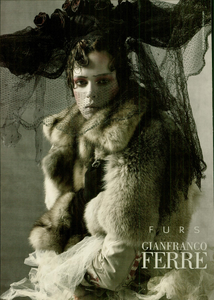 Meisel_Gianfranco_Ferr_Fall_Winter_2005_06_04.thumb.png.8b4498c2fafec3dd846a845f887144d5.png