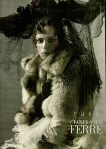 Meisel_Gianfranco_Ferr_Fall_Winter_2005_06_04.thumb.png.d4949c8357e3989e1a9430f1e8b8dc8e.png