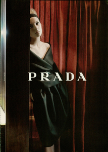 Meisel_Prada_Fall_Winter_2005_06_02.thumb.png.8272435807bd388ca29c26a41e3b50a6.png