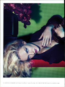 Mert__Marcus_Louis_Vuitton_Fall_Winter_2005_06_03.thumb.png.21aaa5f198cc9dac560a4e6591fc7b22.png