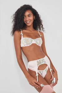 MidsummerFloralGarter_01.webp