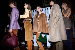 Milan-BallyFW23-AcielleStyleDuMonde-BOH-007.thumb.jpg.087ed48cbfa922110319400db842c07d.jpg
