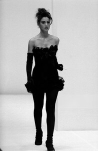 Monica_Dolce_Gabbana_FW1991_08.jpg