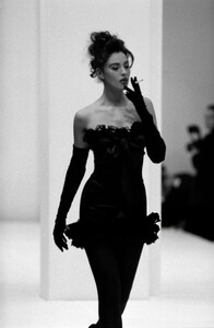 Monica_Dolce_Gabbana_FW1991_09.jpg