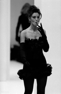 Monica_Dolce_Gabbana_FW1991_10.jpg