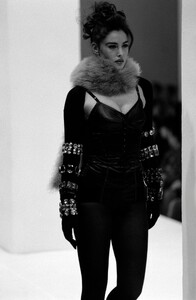 Monica_Dolce_Gabbana_FW1991_15.jpg