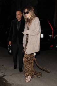 Paris-Jackson---Arrives-at-a-Golden-Globe-after-party-in-Hollywood-03.jpg