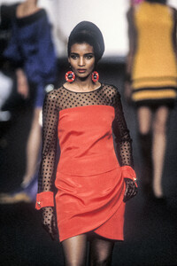 PierreBalmain1991WomenRTW4.thumb.jpg.1d01d3a1ee3a0a85925a3eee9e14fc4e.jpg