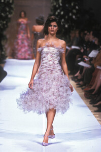 PierreBalmain2001HauteCouture103.thumb.jpg.5e6b47013fcb3a36b7b7be2d984c44c4.jpg