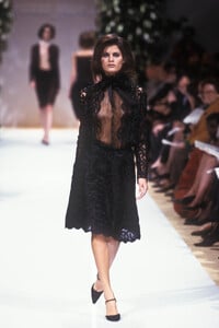 PierreBalmain2001HauteCouture83.thumb.jpg.e92fd0ed5d90943753732087e87c1500.jpg