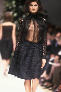 PierreBalmain2001HauteCouture84.thumb.jpg.c82776101ba0f6eea4343ed5753af3df.jpg