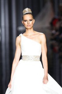 PronoviasSpring20126.thumb.jpg.3e0626e8ad04615fe36fc88956bf78ea.jpg