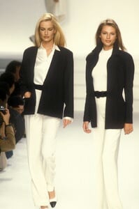 RalphLauren1996WomenRTW50.thumb.jpg.c2f675222285a45c45987a5bdd259adf.jpg