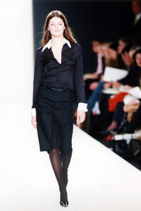 RalphLauren2000WomenRTW41.thumb.jpg.1eee685b20eb2c16e5b7ceb6ed2489db.jpg