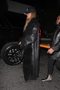 Rihanna---Left-The-Bird-Streets-Club-after-a-night-out-in-West-Hollywood-01.jpg