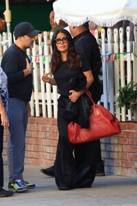Salma-Hayek---Being-honored-at-the-2023-Baby2Baby-Gala-01.jpg