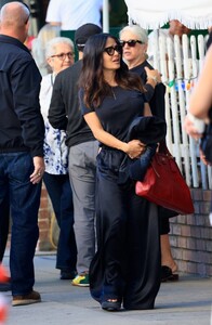 Salma-Hayek---Being-honored-at-the-2023-Baby2Baby-Gala-03.jpg
