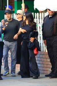 Salma-Hayek---Being-honored-at-the-2023-Baby2Baby-Gala-07.jpg